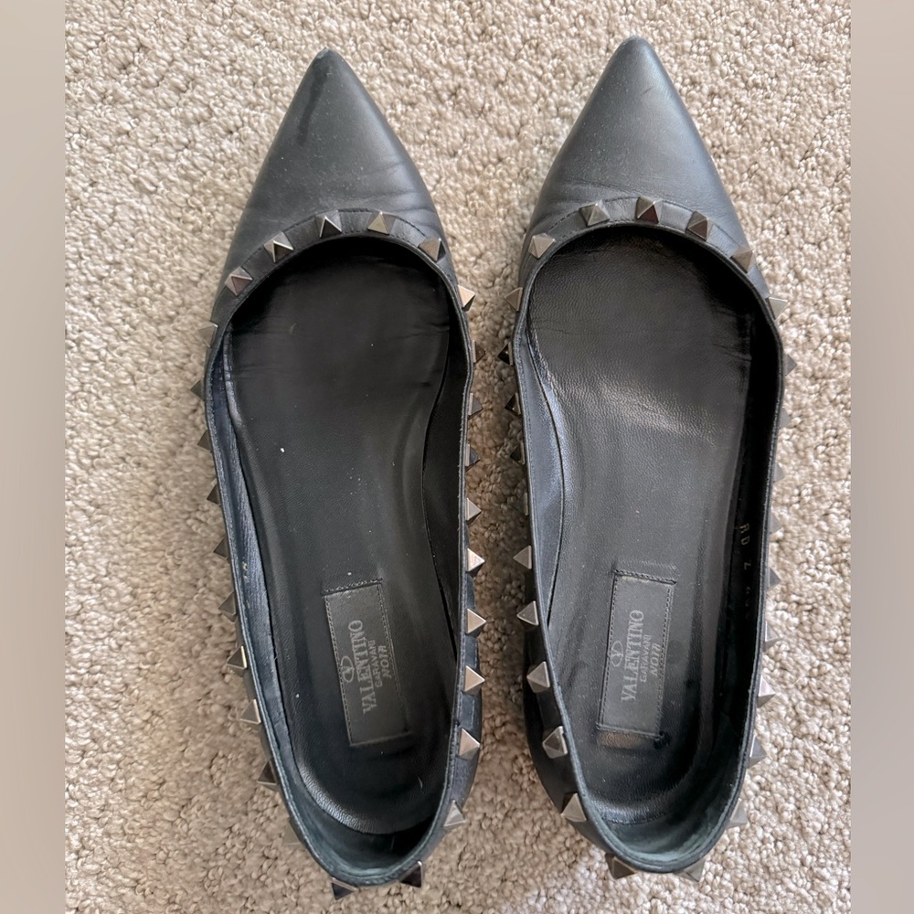 Valentino rockstud black pointed toe flats.